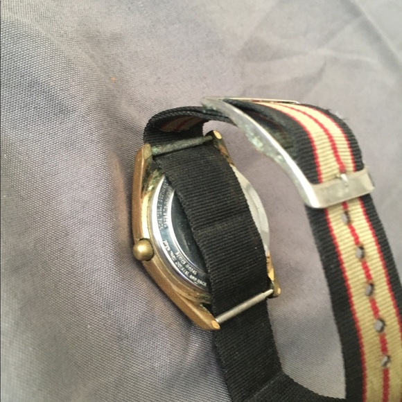 Endura vintage watch still runs this one is nice - Picture 5 of 7